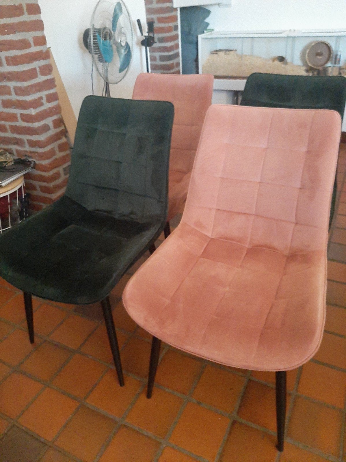 Set van 4 fluwelen eetkamerstoelen: roze en donkergroen, Huis en Inrichting, Stoelen, Overige kleuren, Modern, Eclectisch, Ophalen of Verzenden