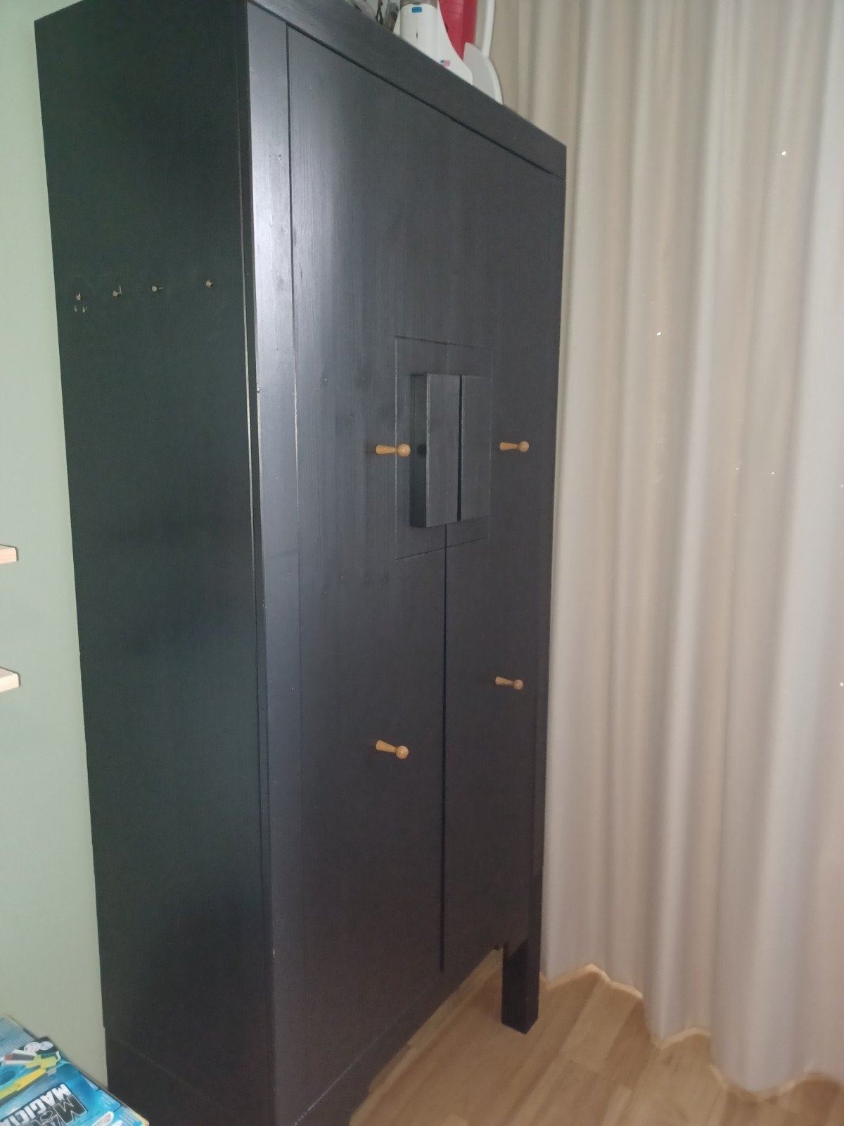 Zwarte houten kledingkast, Ophalen, Met deur(en), Gebruikt, 50 tot 100 cm