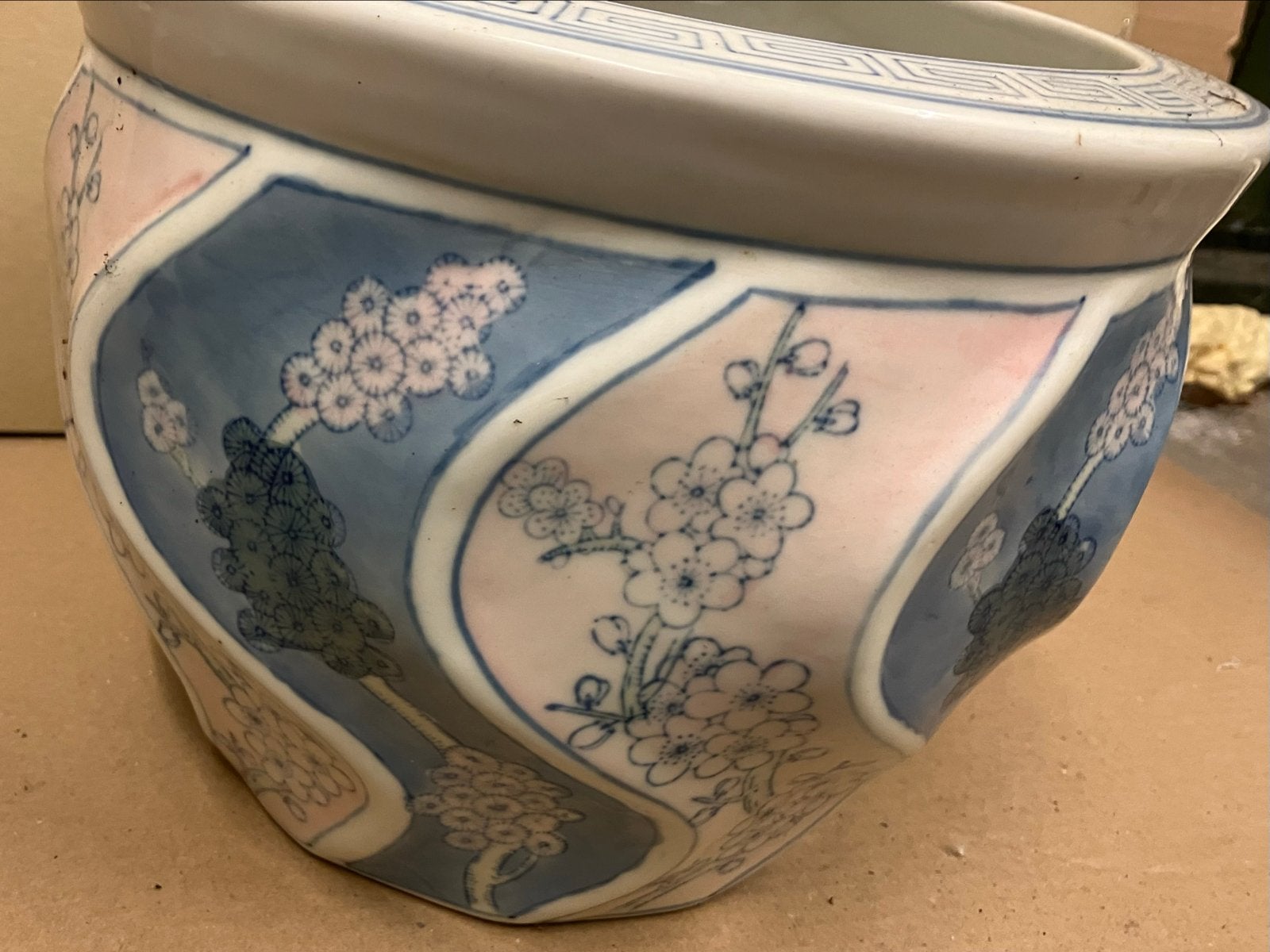 Antieke Chinese bloempot met bloemmotief, Ophalen of Verzenden