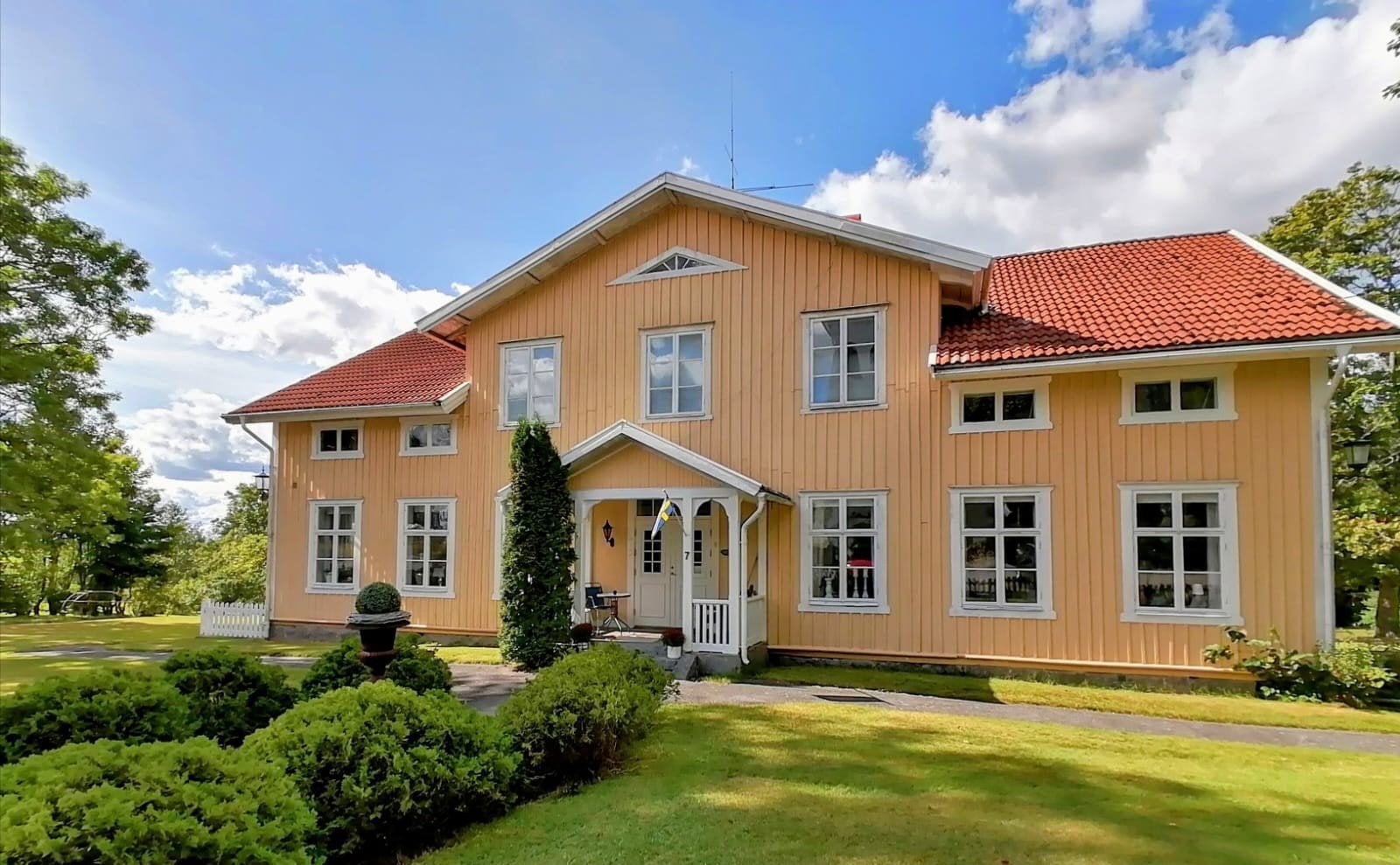 Groot huis met vele mogelijkheden te koop in zuid Zweden., 382 m², 10 kamers, Dorp, Fröderyd 7 Landsbro