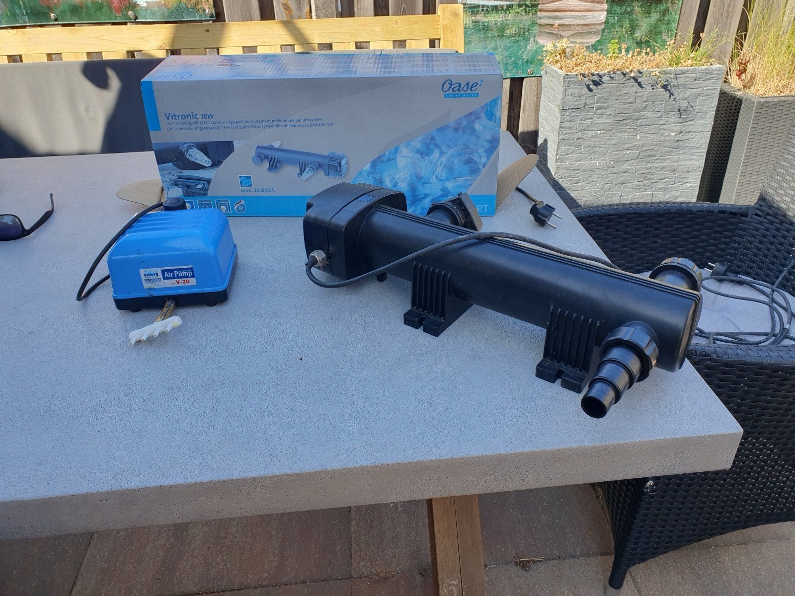 Oase Vitronic 18W UVC filter en Aqua Forte luchtpomp V-20, Tuin en Terras, Vijver-toebehoren, Ophalen