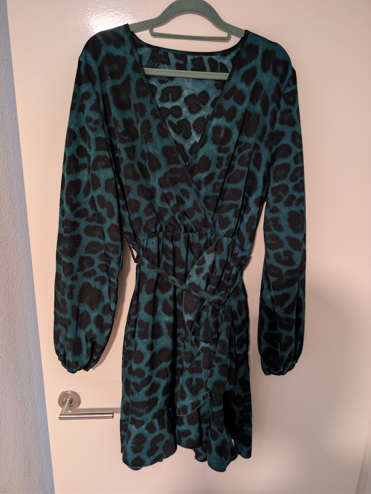 Groene jurk met luipaardprint, Kleding | Dames, Jurken, Maat 46/48 (XL) of groter, Ophalen of Verzenden, Zo goed als nieuw, Boven de knie