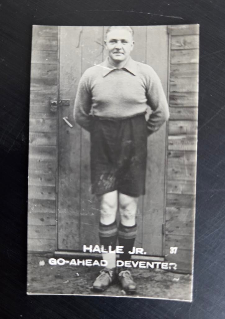 Voetbal reclame verzamel plaatje MILLHOFF GO AHEAD HALLE JR., Verzamelen, Sportartikelen en Voetbal, Ophalen of Verzenden, Poster, Plaatje of Sticker