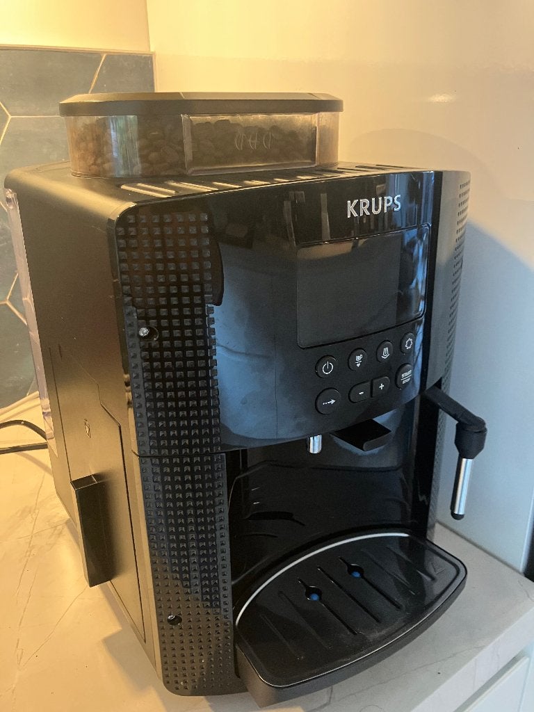 Krups ea8150 volautomatische espressomachine, Ophalen, Espresso apparaat, Koffiebonen, Zo goed als nieuw