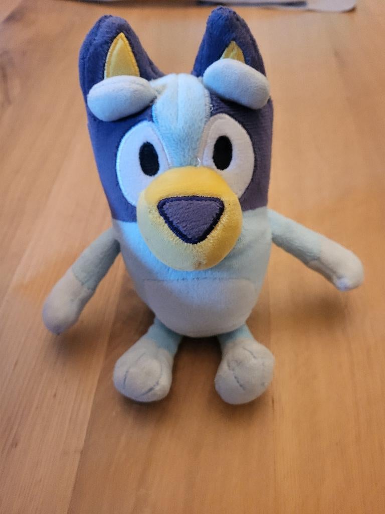 Als nieuw! Bluey knuffel, blauw, 20 cm, Disney, Overige typen, Blauw, Ophalen of Verzenden
