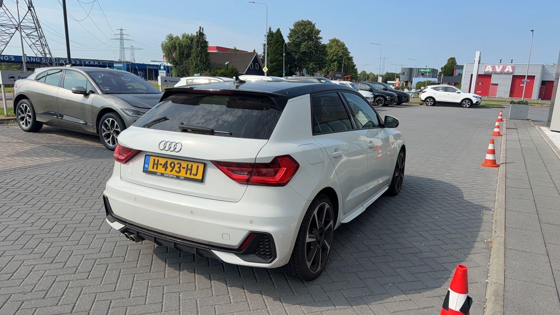 Audi A1 Sportback 40 TFSI S Line edition one 200 PK |, Auto's, Stof, 4 cilinders, Wit, Bedrijf