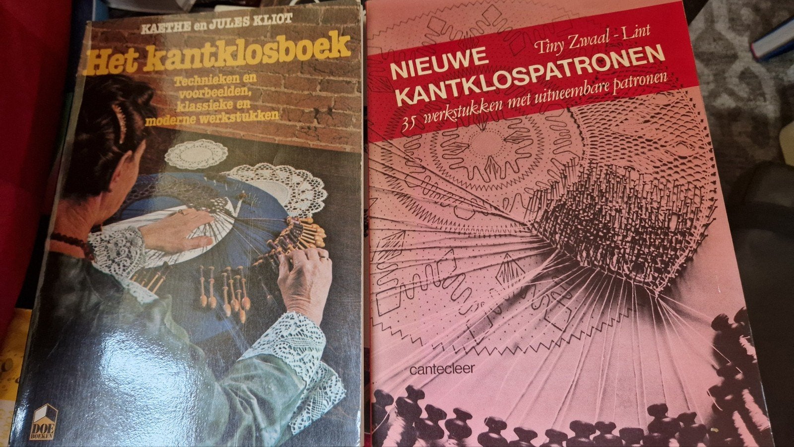 2 boeken over kantklossen eentje met 35 patronen, Hobby en Vrije tijd, Kantklossen, Ophalen of Verzenden