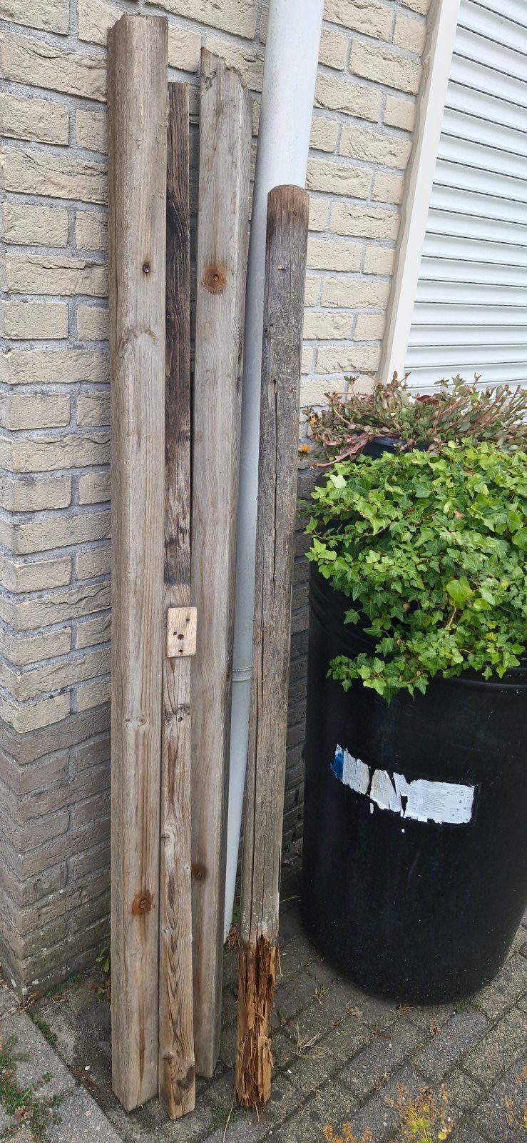 Houten palen, vierkant en rond, circa 170 cm lang, Tuin en Terras, Palen, Balken en Planken, Ophalen, Gebruikt