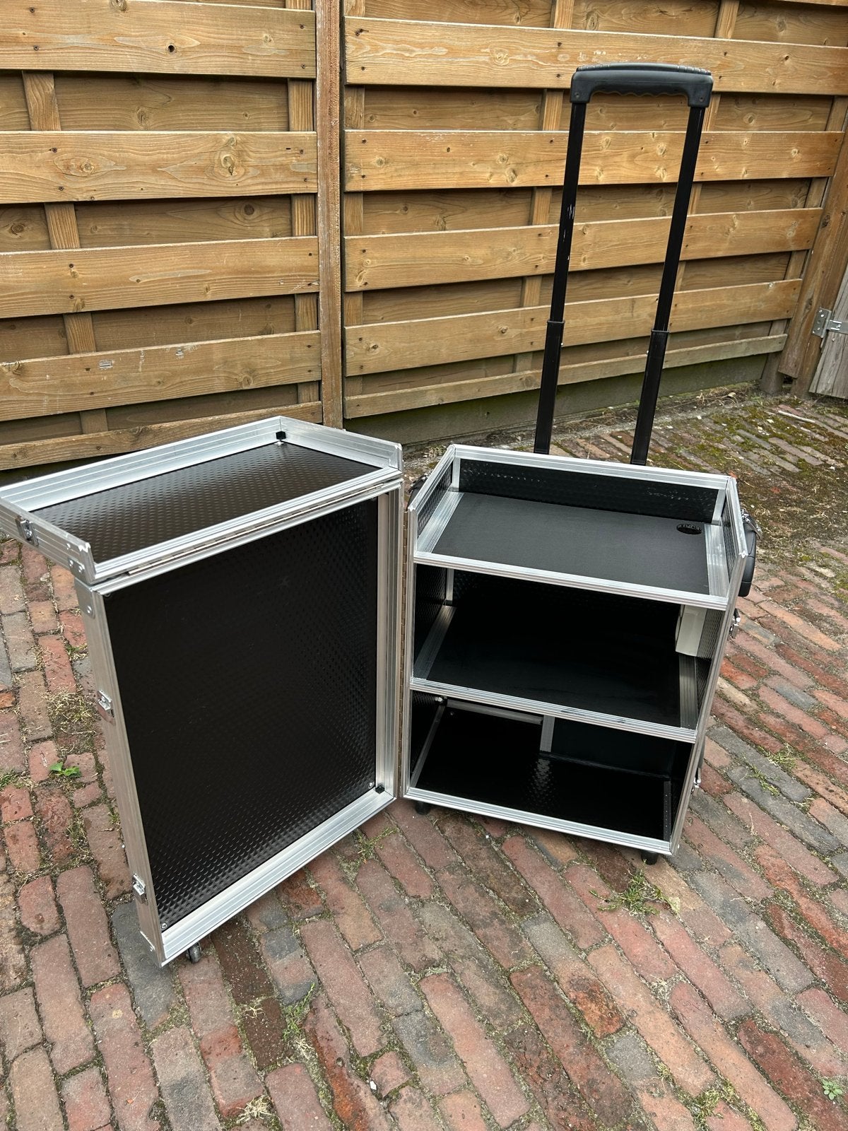 Pedicure koffer /trolly, Ophalen, Gebruikt, Hard kunststof, Wieltjes