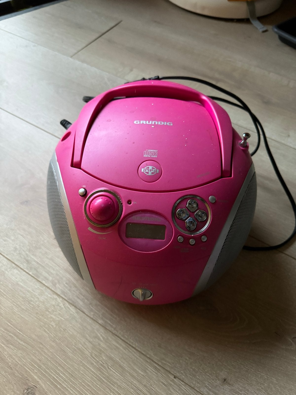 Roze Grundig CD-speler Radio Boombox, Ophalen of Verzenden, Gebruikt, Radio, Met cd-speler
