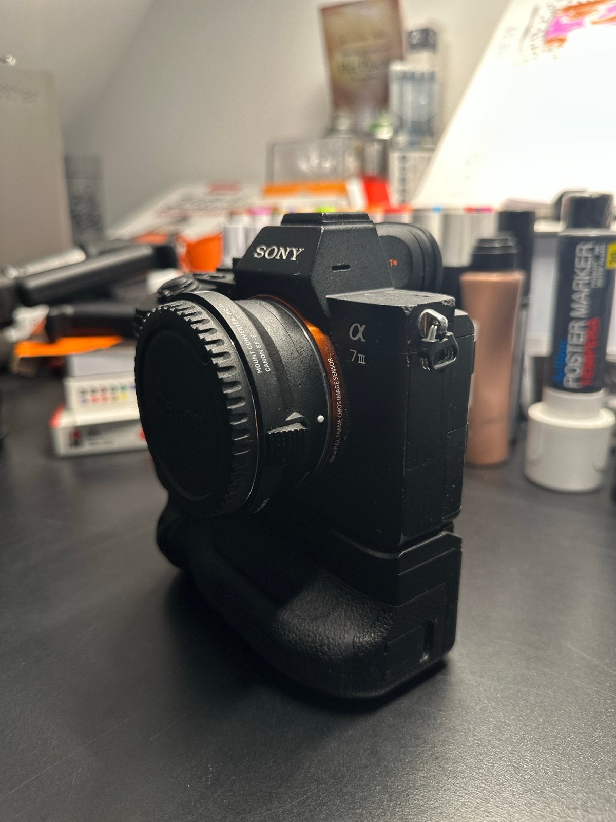 Sony A7 III met Grip, 2x Sony Accu en Sigma EF Adapter, Gebruikt, Ophalen of Verzenden, Accu, Sony