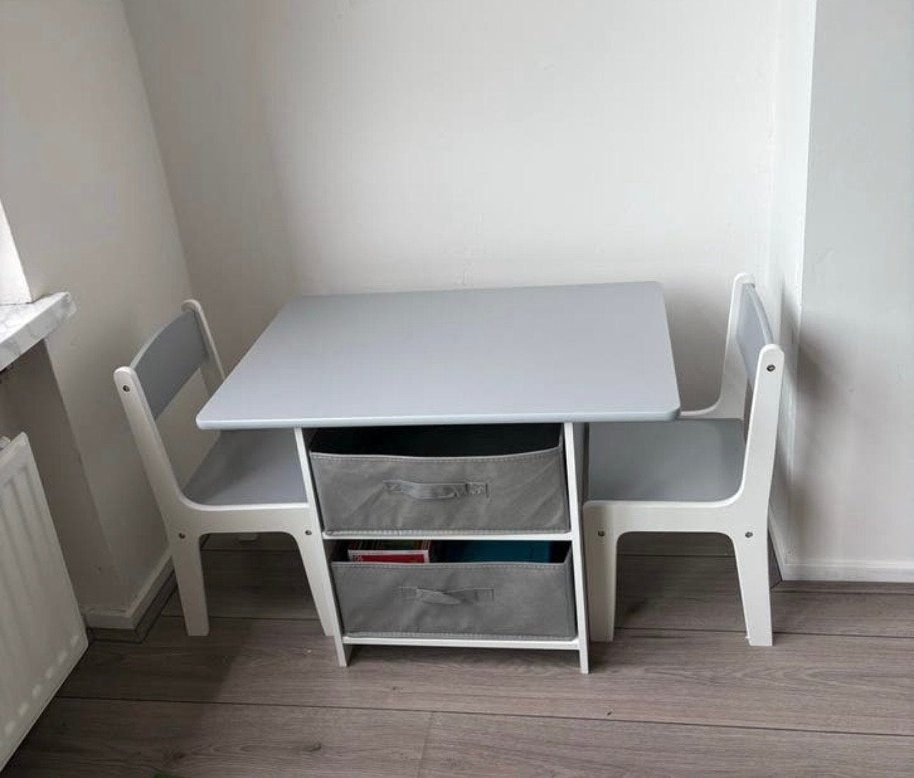 Kindertafel set met 2 stoeltjes en opbergruimte, Ophalen of Verzenden, Zo goed als nieuw, Tafel(s) en Stoel(en)