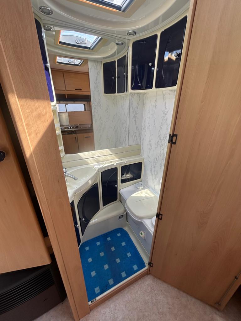 Complete TEC Caravan met voortent en luifel