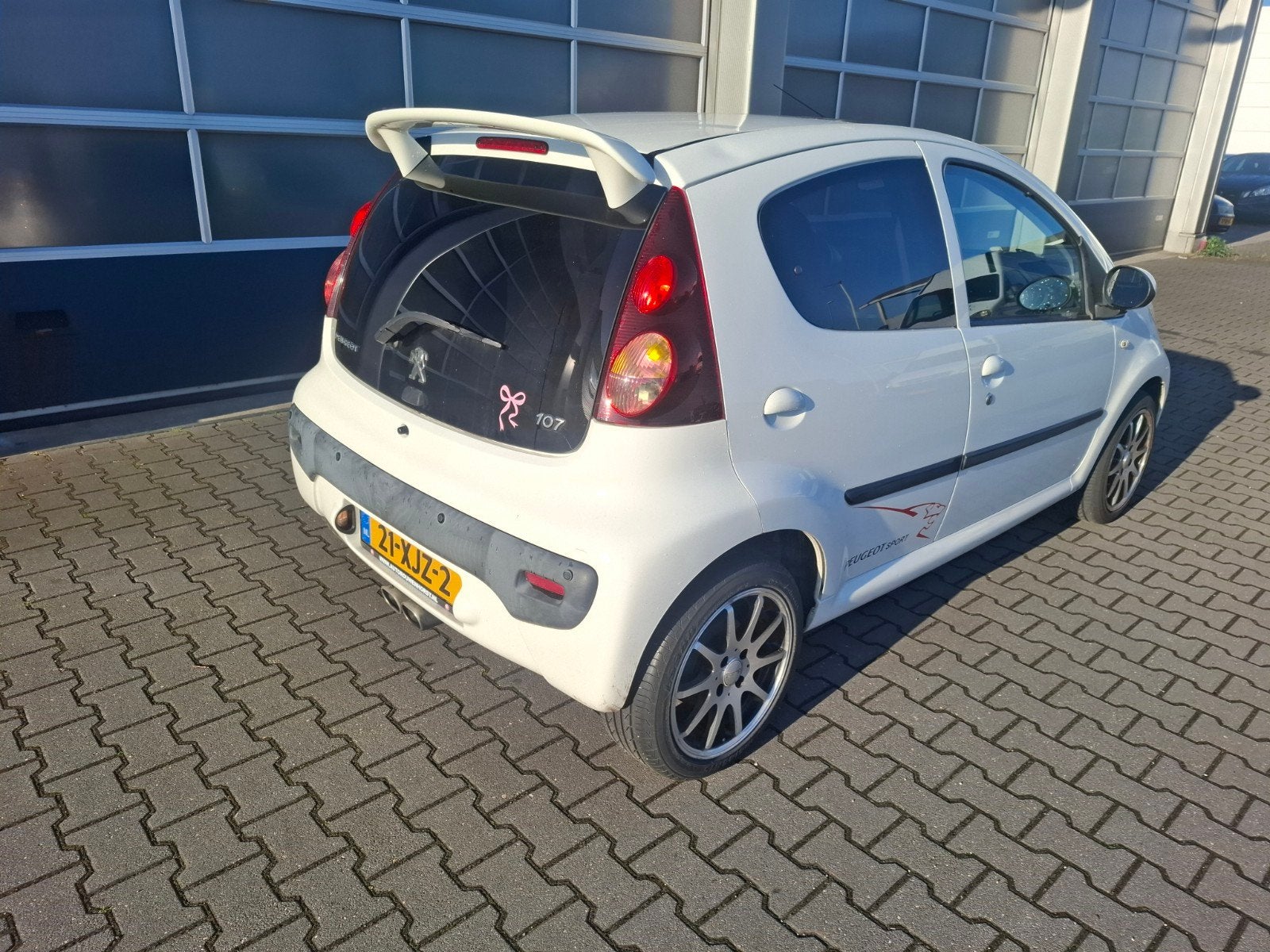 Peugeot 107 1.0 12V 5DR Automaat 2012 Wit, Parkeersensor, Stof, 4 stoelen, Origineel Nederlands