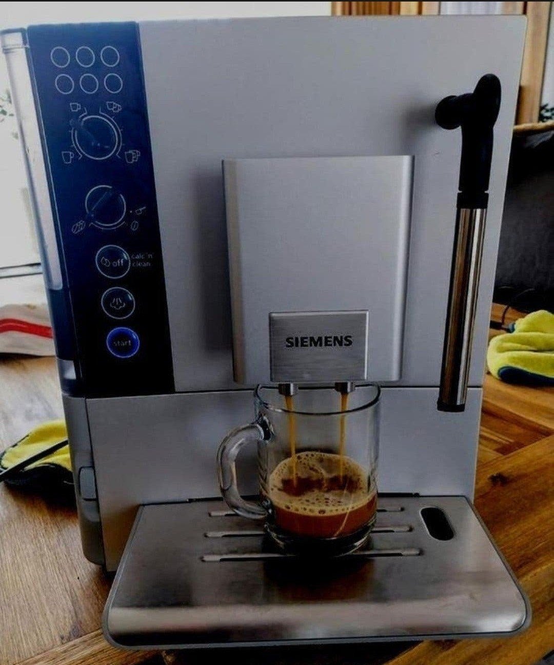 Siemens TE501 - Volautomatisch Espresso Apparaa, Witgoed en Apparatuur, Koffiezetapparaten, 10 kopjes of meer, Koffiemachine, Zo goed als nieuw