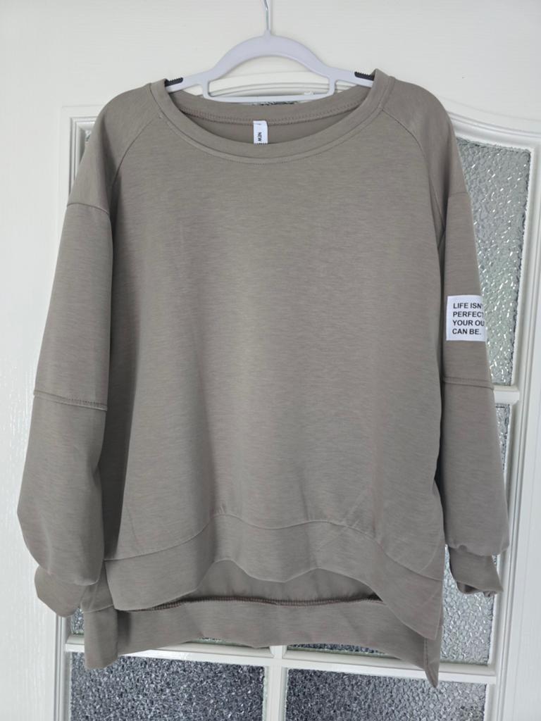 Nieuw trui taupe life isnt perfect 40 42 44, Kleding | Dames, Ophalen of Verzenden, Nieuw, Maat 42/44 (L), Zwart