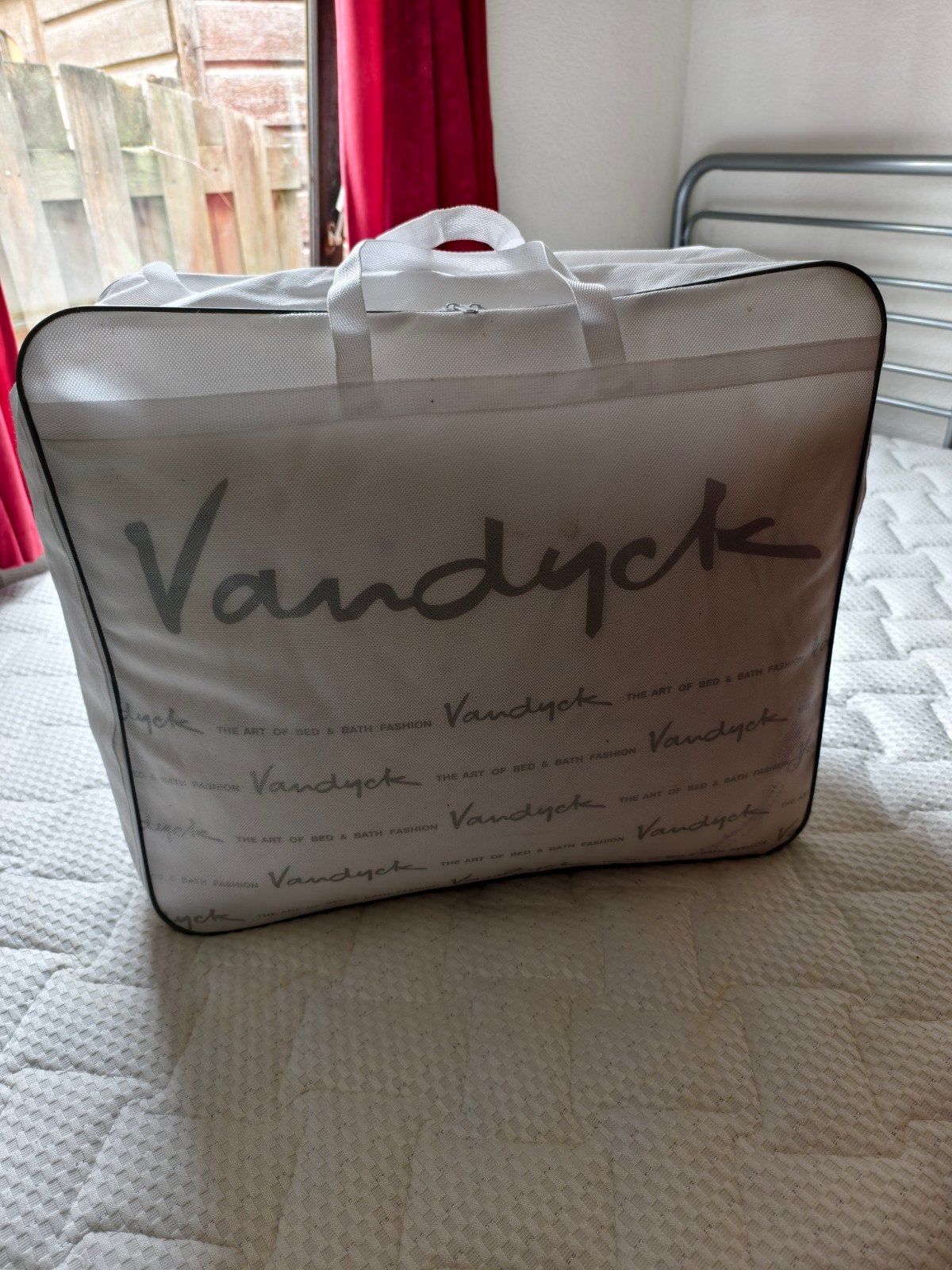 Vandyck Duo Carré 4Seizoenen Dekbed90%ganzendons 200x200, Huis en Inrichting, Info@vandyck.nl, Wit, Vandyck, Tweepersoons