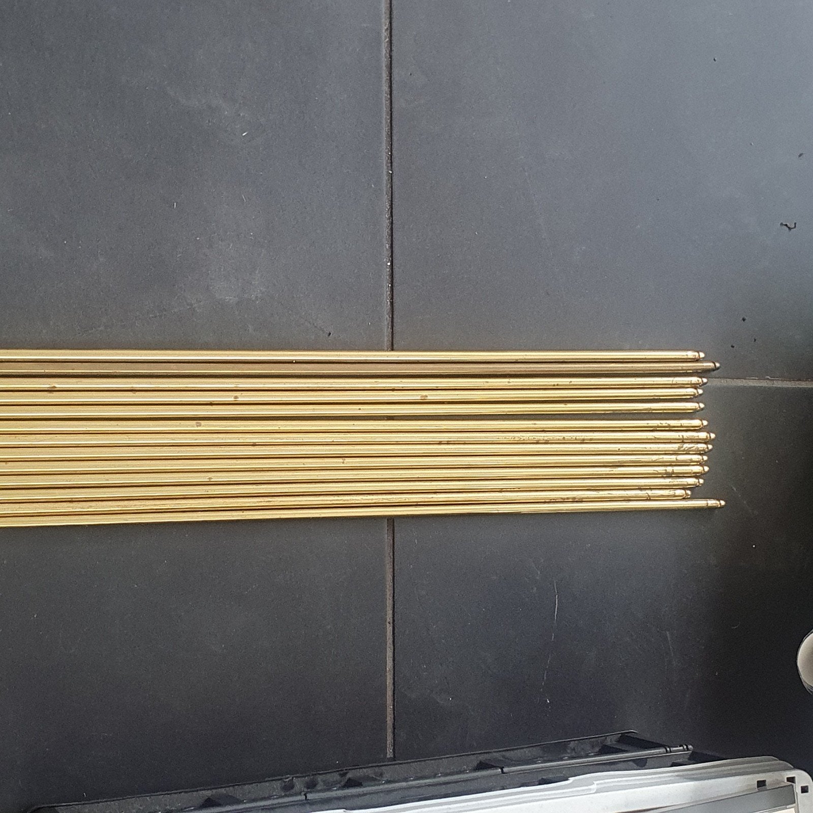 Set van 12 messing traproedes met decoratieve uiteinden, Ophalen, Koper