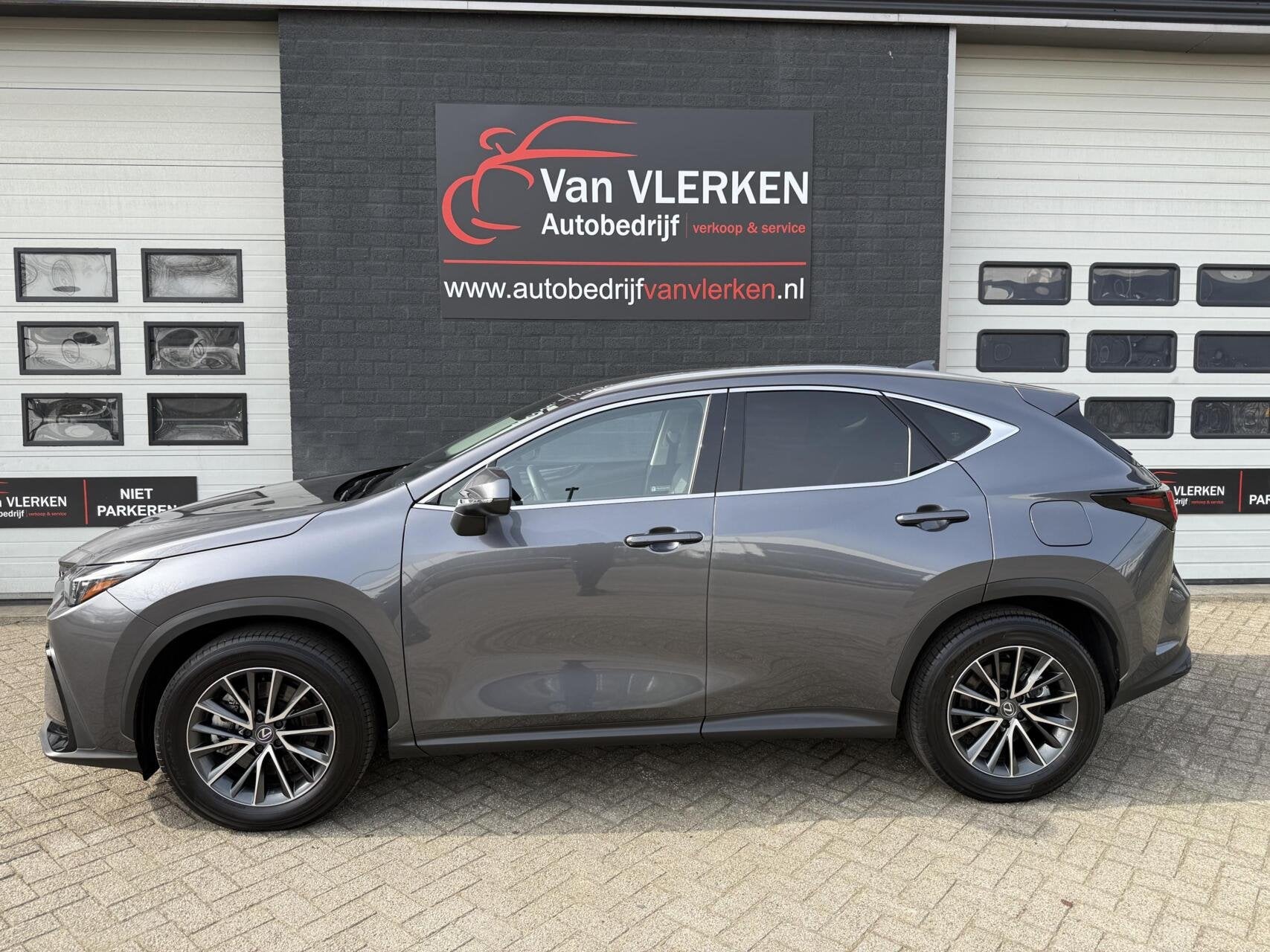 Lexus NX 450h+ AWD PLUG-IN Luxury Line TREKHAAK, Auto's, Automaat, Gebruikt, 4 cilinders, Verwarmde buitenspiegels