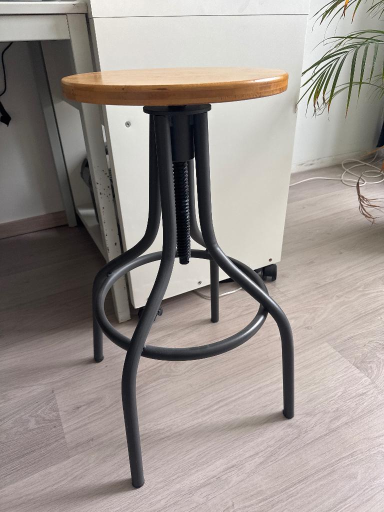 Kruk Tomasucci, Huis en Inrichting, Krukjes, Ophalen, In hoogte verstelbaar, Zo goed als nieuw, IJzer