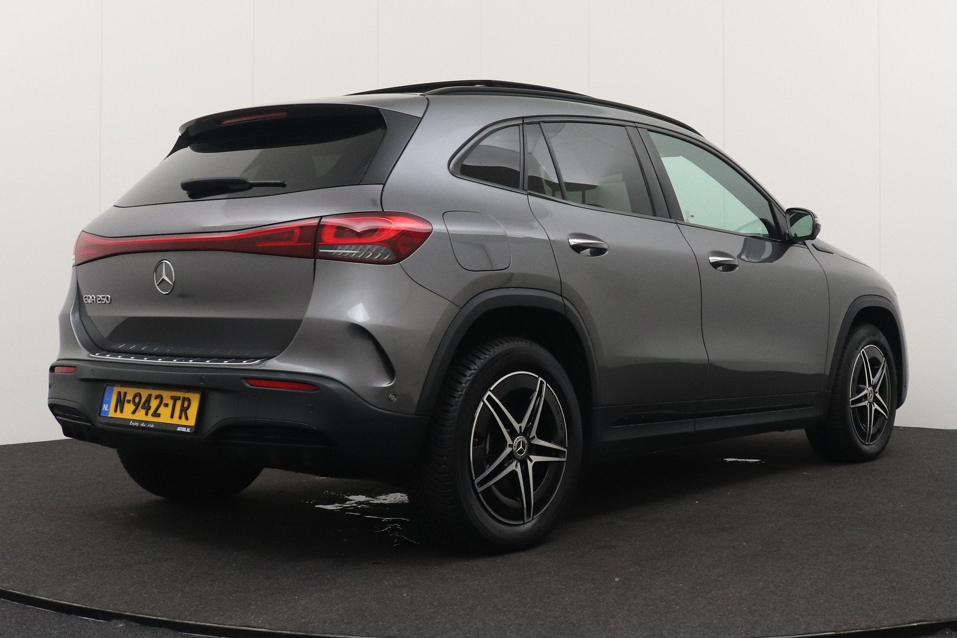 Mercedes-Benz EQA 250 AMG+ 67 kWh (95%SOH) Pano-Dak Burmeste, Auto's, Gebruikt, 190 pk, SUV of Terreinwagen, Zilver of Grijs