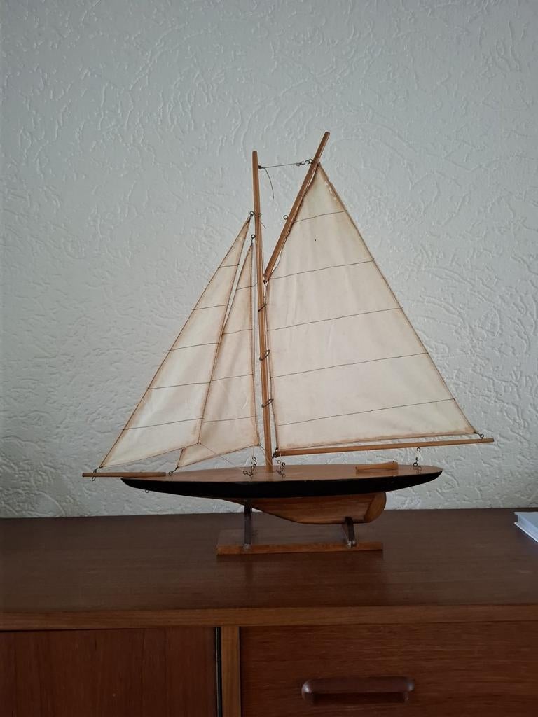 Houten model zeilschip, Ophalen