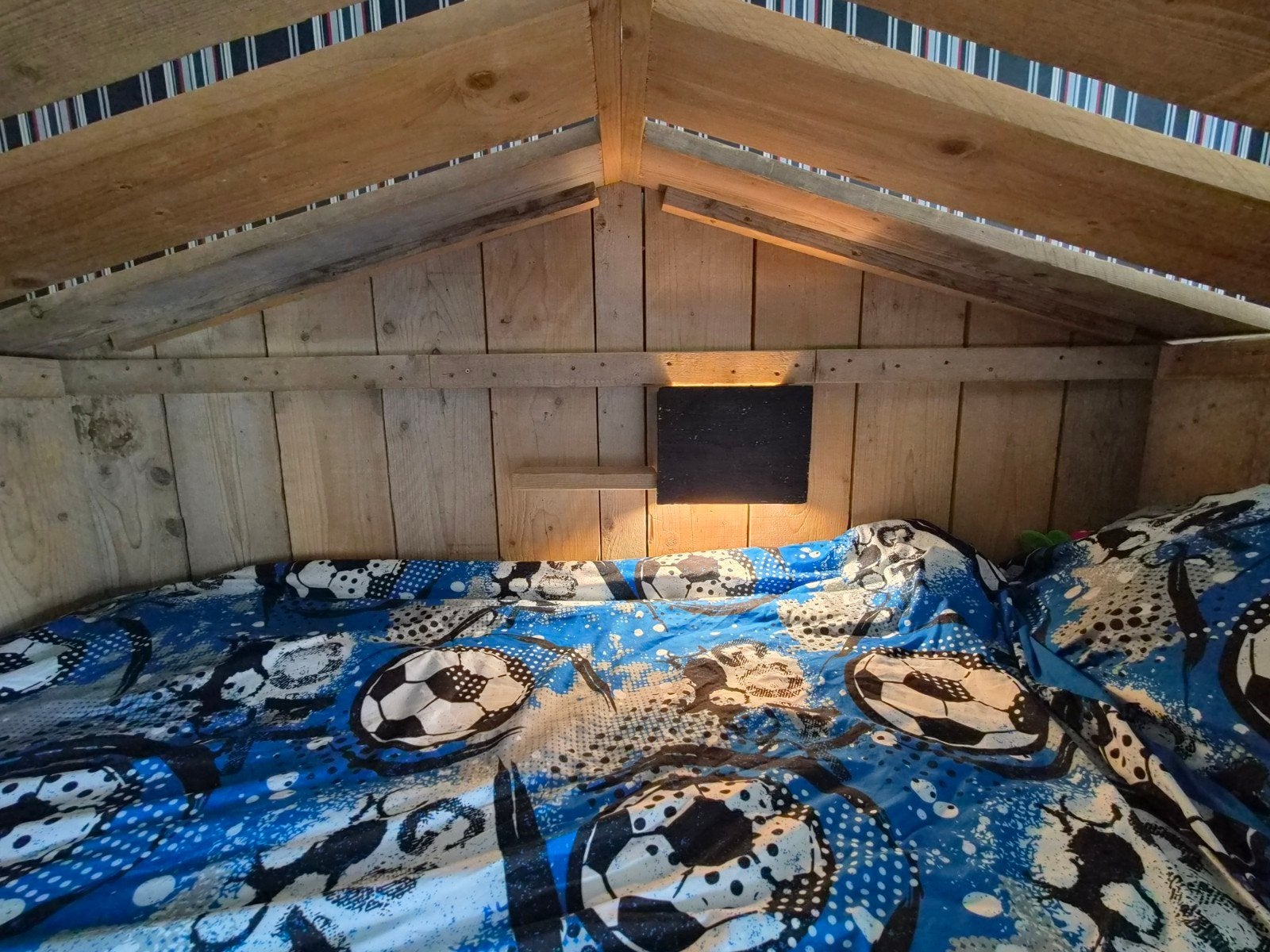 Foto 4 van Stoer steigerhouten hoogslaper in huisjesvorm!