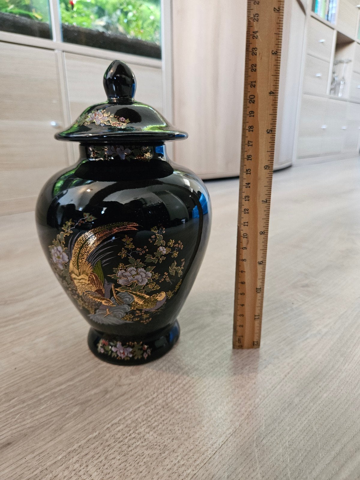 Te ruil: Oosterse Zwarte Vaas met Gouden Pauw en Bloemen, Ophalen of Verzenden