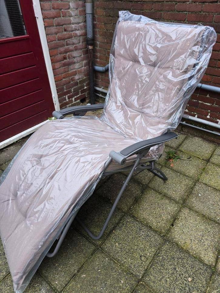 2 beige lichtbruine Madison lig kussens, Ophalen, Nieuw, Overige materialen