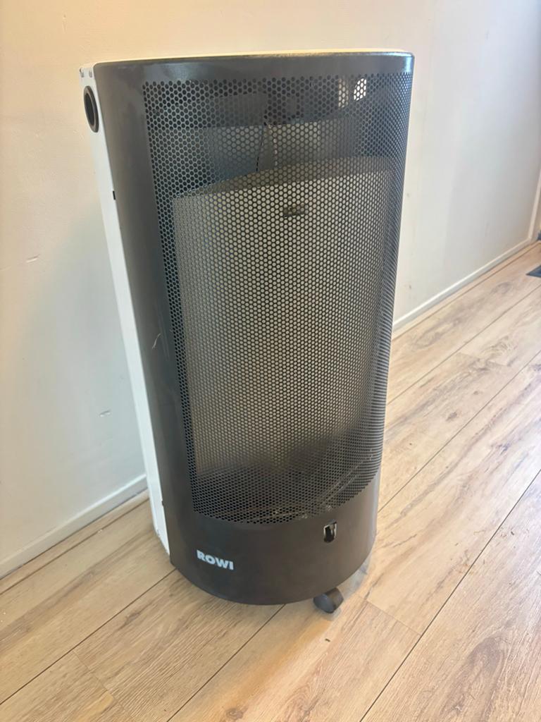 Nagenoeg nieuwe rol gaskachel op wieltjes evt met gasflessen, Huis en Inrichting, Kachels, Ophalen, Gas, Zo goed als nieuw, Vrijstaand