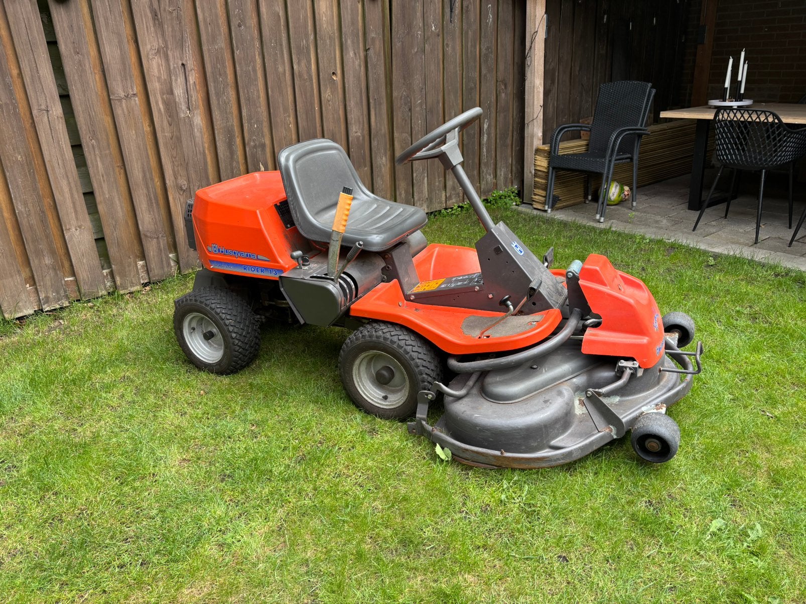 Te Koop: Nette Husqvarna Rider 13 Hydrostaat zitmaaier, Ophalen, Zo goed als nieuw, Husqvarna, Mulchfunctie