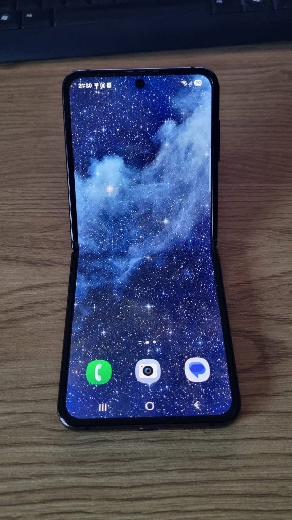 Samsung Galaxy Z Flip 4 128GB + 2x Burga hoesjes, Telecommunicatie, Mobiele telefoons | Samsung, Gebruikt, Zwart, Touchscreen