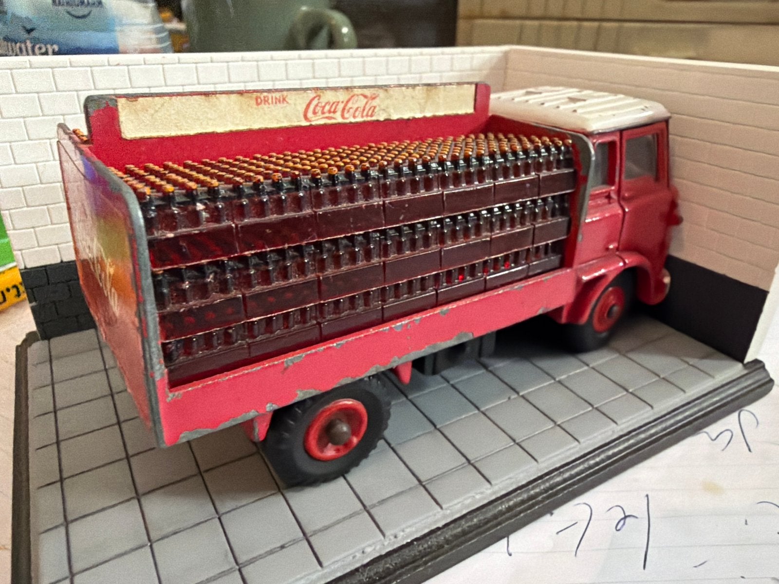 Dinky Toys Bedford Coca-Cola vrachtwagen met frisdrankkratte, D, Gebruikt, Dinky Toys, Ophalen of Verzenden
