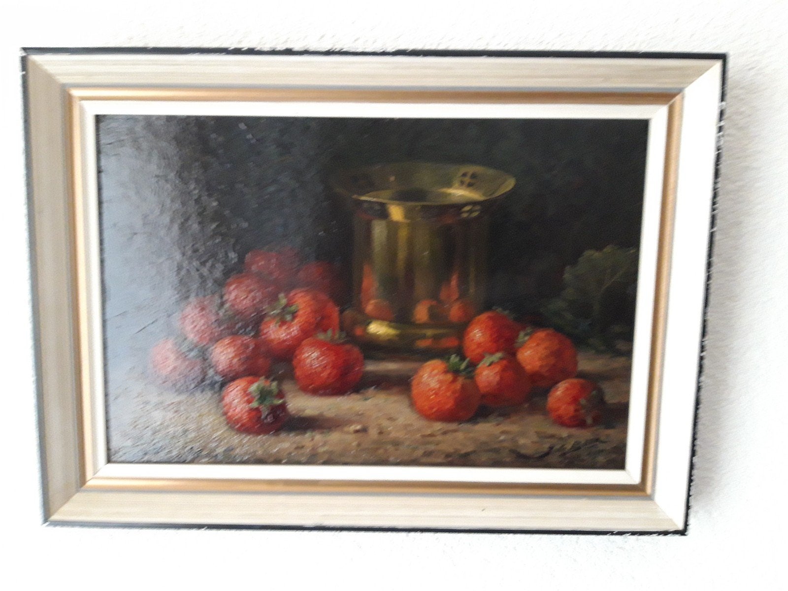 Stilleven met aardbeien en koperen kan, Antiek en Kunst, Handgeschilderd, Doek, Stilleven, Ophalen of Verzenden