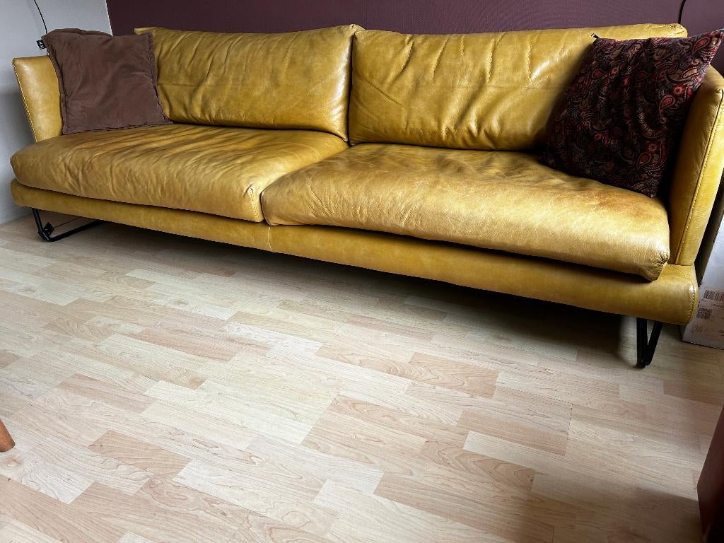 royale zandkleurige 4 zits bank, Huis en Inrichting, Banken | Bankstellen, Ophalen, Gebruikt, 75 tot 100 cm, Rechte bank
