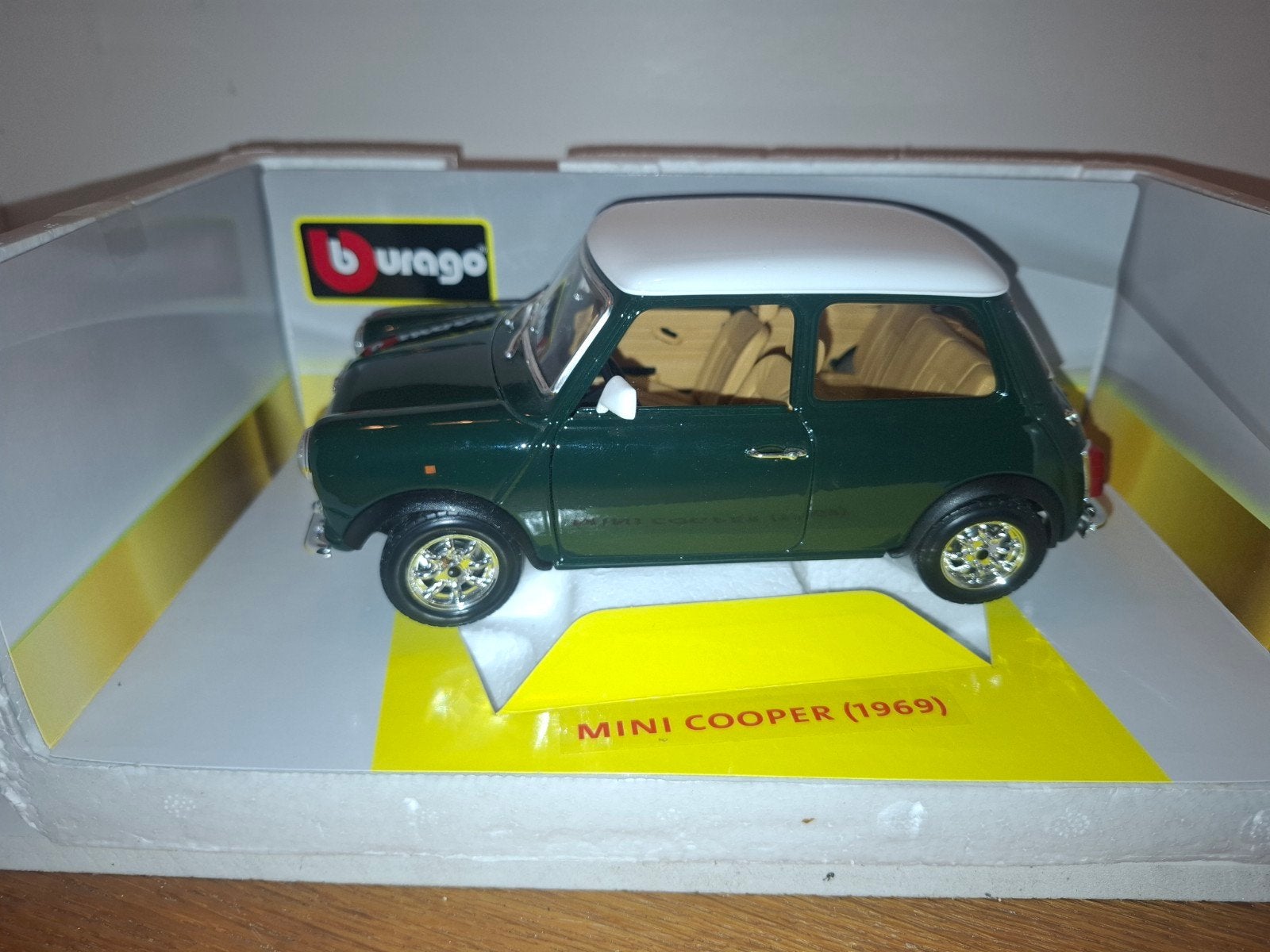 Mini Cooper, 1969, Hobby en Vrije tijd, Ophalen of Verzenden, Zo goed als nieuw, Auto, Bburago