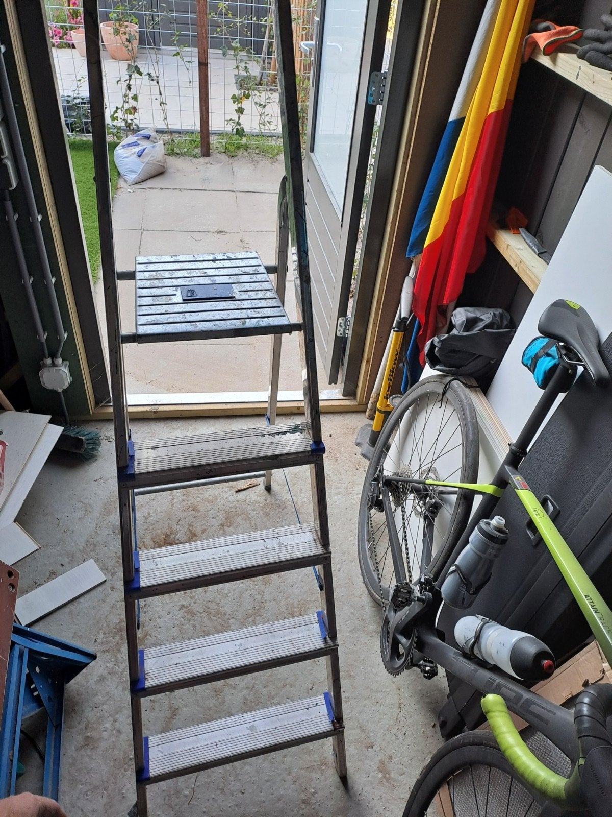 Stevige aluminium trap - Gebruikt, maar in goede staat, Doe-het-zelf en Verbouw, Ladders en Trappen, Ophalen of Verzenden