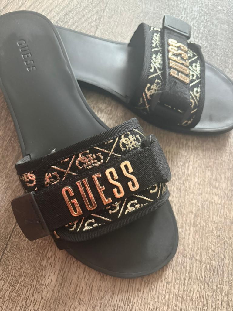 Guess slippers 37, Ophalen of Verzenden, Zo goed als nieuw, Zwart