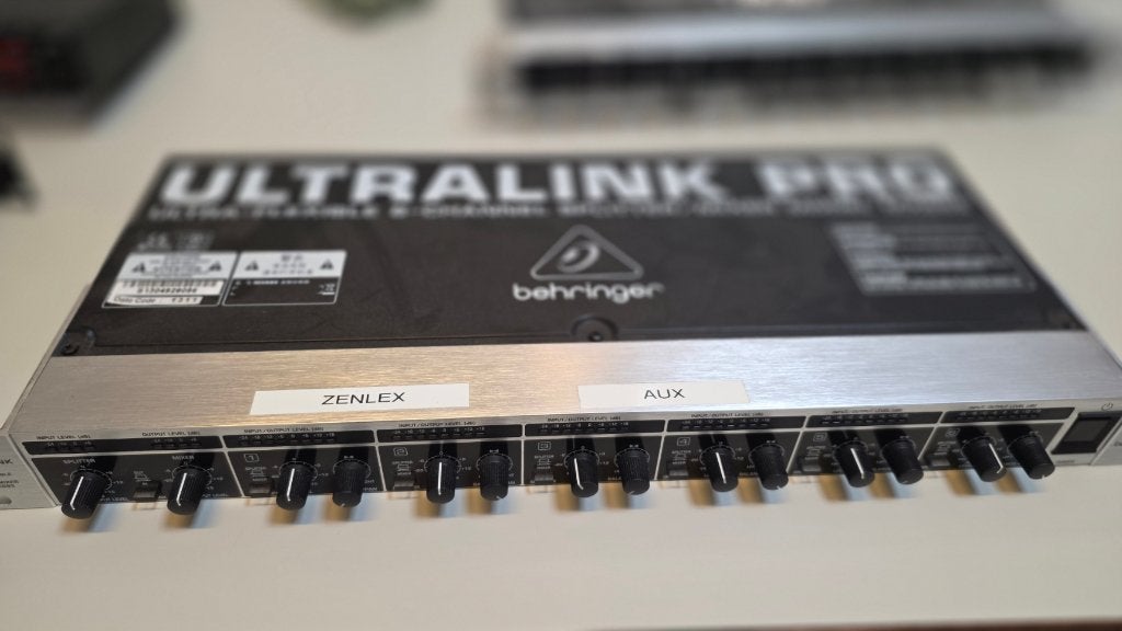 Behringer ULTRALINK PRO MX882–8-kanaals Audio Splitter/Mixer, Ophalen of Verzenden, Gebruikt, 5 tot 10 kanalen