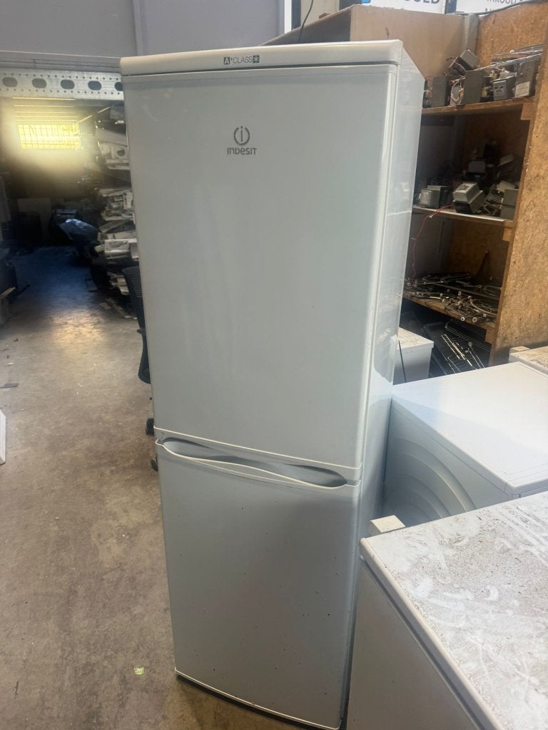Indesit koelkast schoon garantie bezorging, 150 tot 200 liter, Zo goed als nieuw, 45 tot 60 cm, Met vriesvak