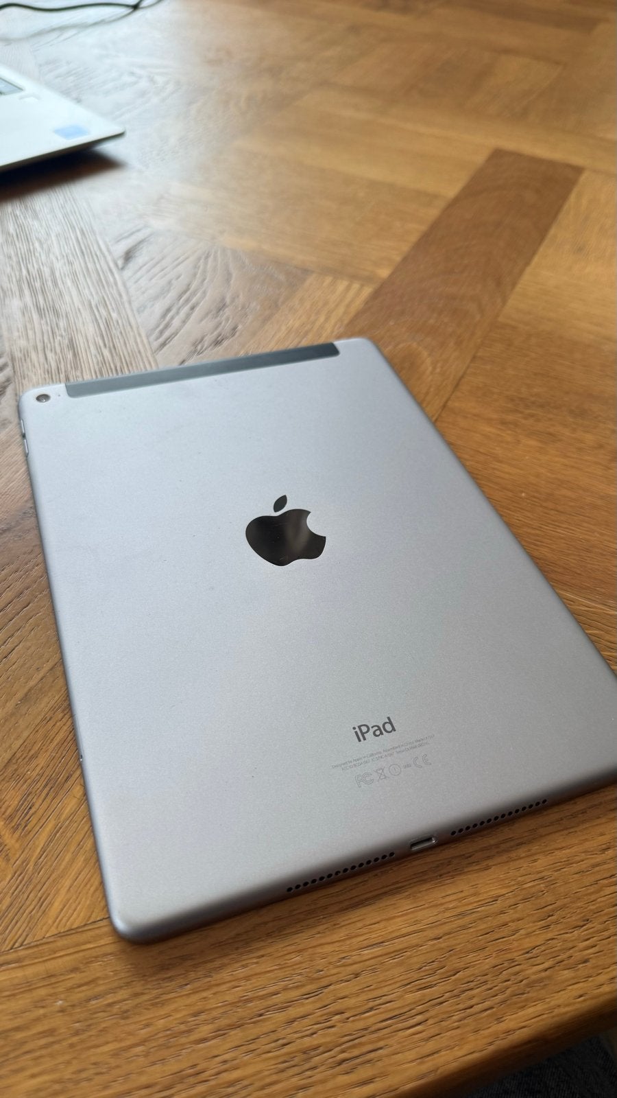 Foto 3 van Apple iPad Air 2 64GB Wifi + Cellular Zilver