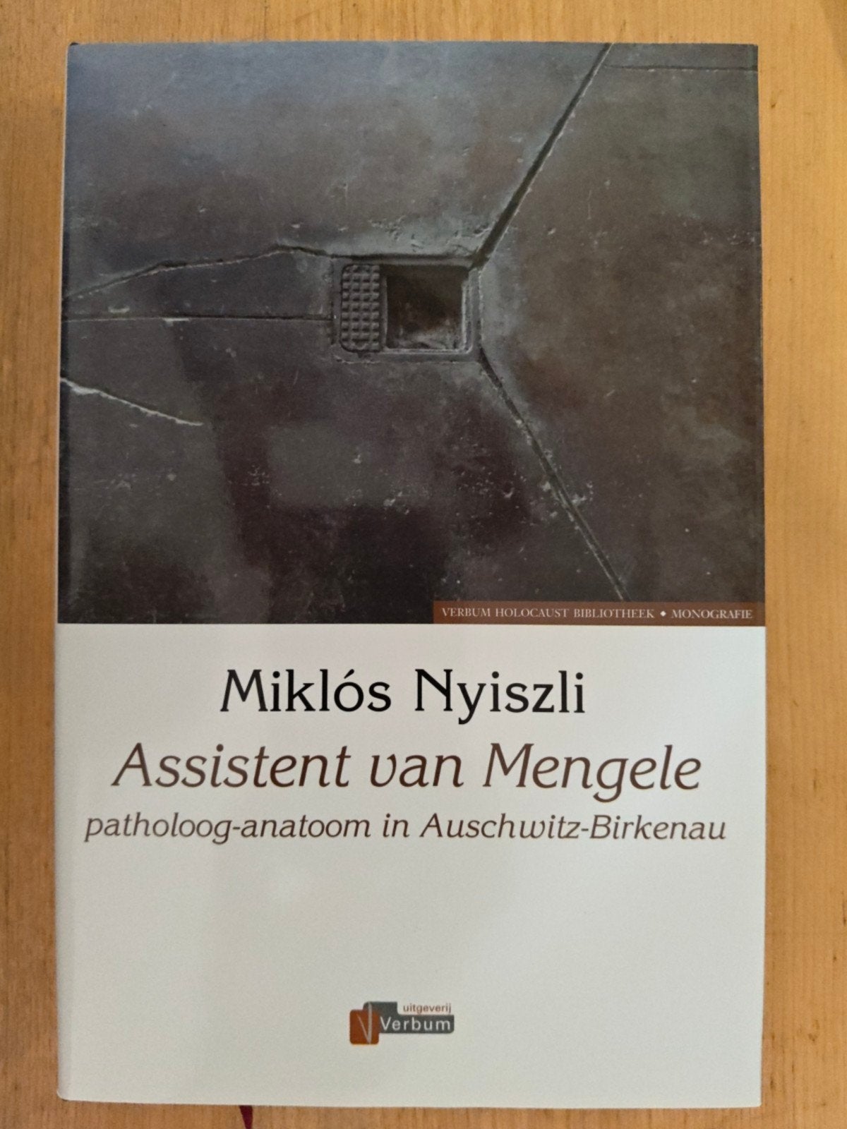 Miklos Nyiszli - Assistent van Mengele (2011, in nieuwstaat), Boeken, Tweede Wereldoorlog, Ophalen of Verzenden, Zo goed als nieuw