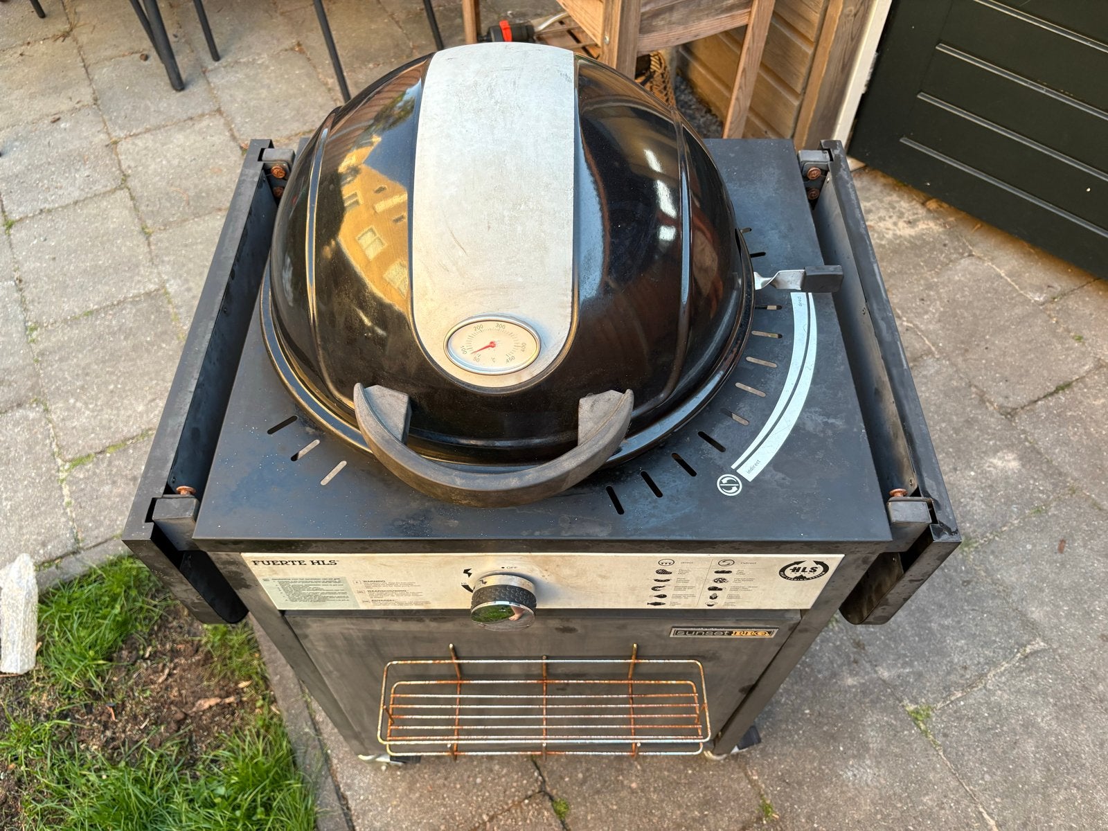 Fuerte HLS BBQ Grill met Thermometer en Zijtafels, Ophalen, Gebruikt