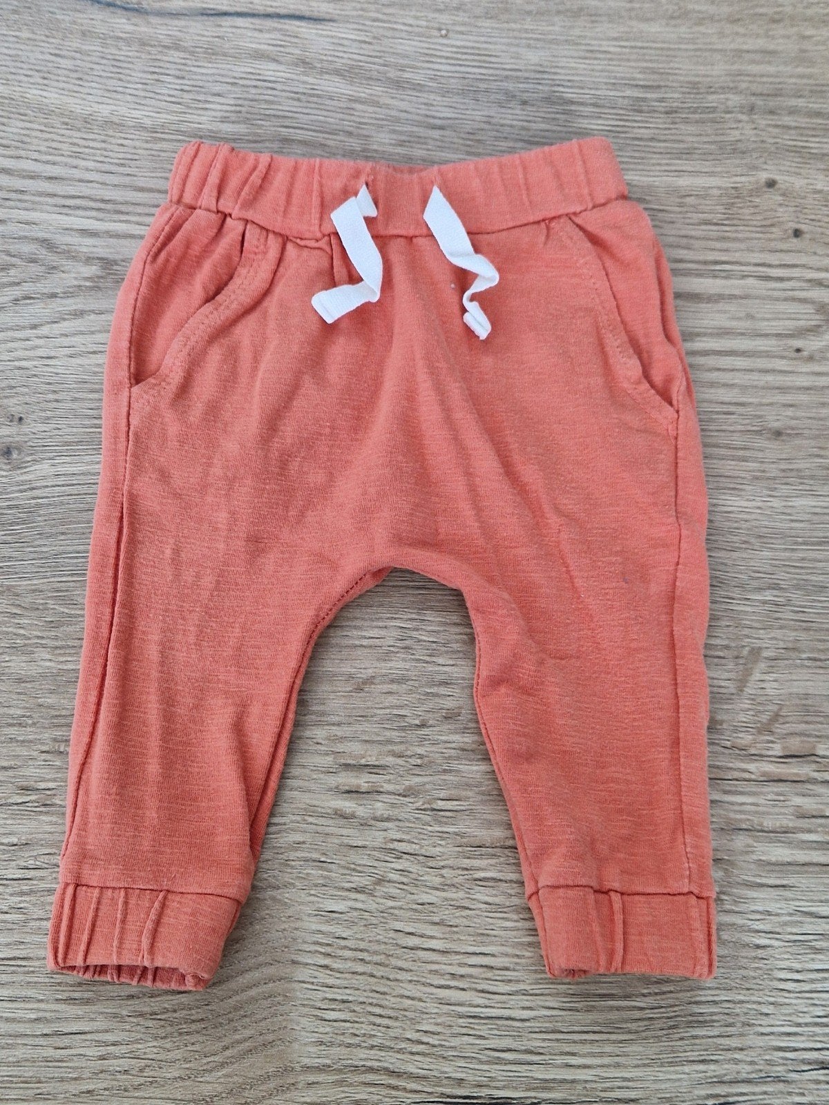 Prenatal oranje broekje maat 56, Kinderen en Baby's, Babykleding | Maat 56, Broekje, Jongetje of Meisje, Ophalen of Verzenden