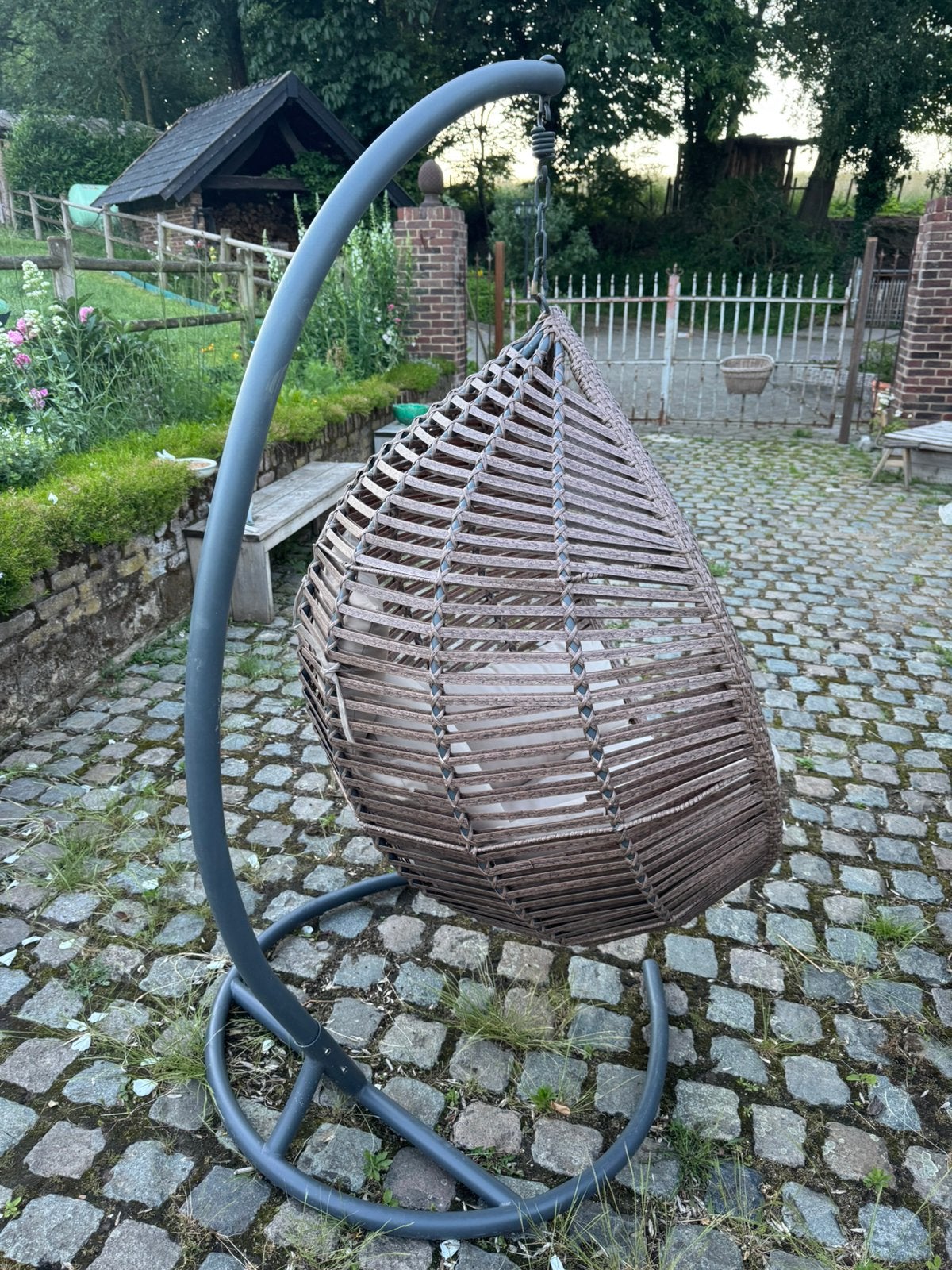 Comfortabele hangstoel met standaard, Tuin en Terras, Ophalen, Binnen, Gebruikt, Met standaard