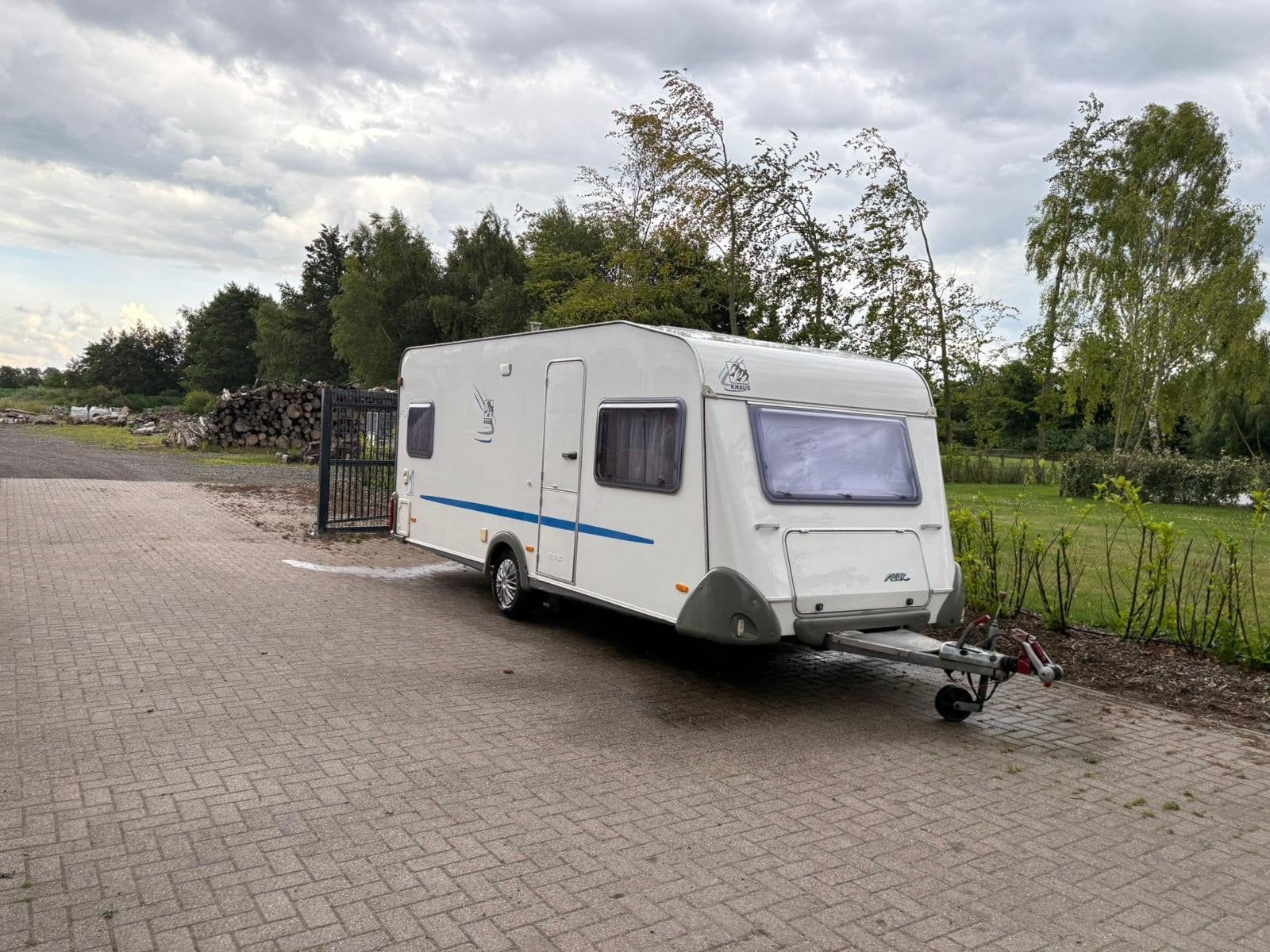 Knaus Azur - Ruime complete caravan met mover en autosteady, Rondzit, Particulier, Vast bed, 5 tot 6 meter