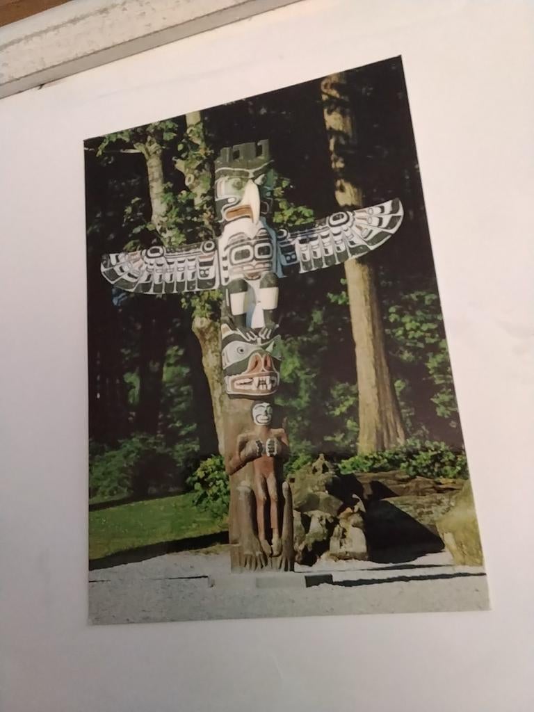 BEAUTIFUL BRITISH COLUMBIA. TOTEM PAAL. CANADA, Ophalen of Verzenden, Sterren en Beroemdheden