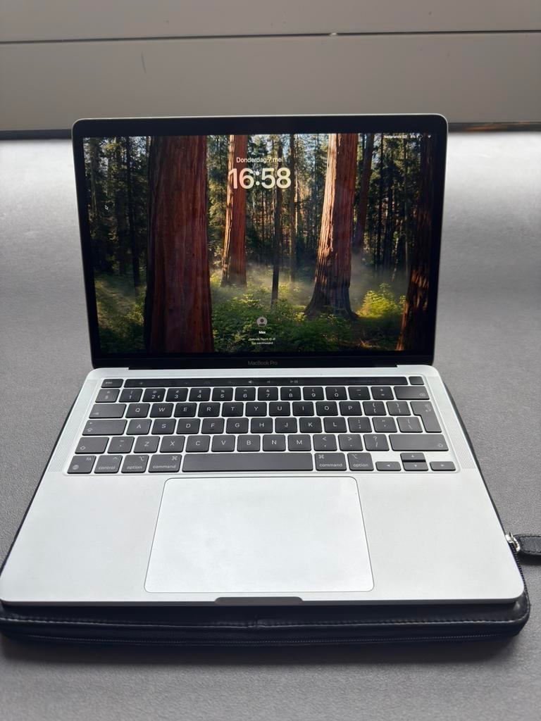 Apple MacBook Pro 13" 2020 Zilver M1, 256 GB, 2 tot 3 Ghz, 8 GB, 13 inch