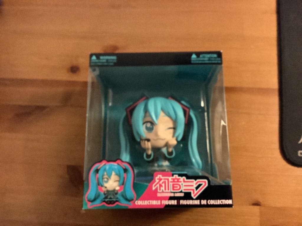 Hatsune Miku collectible figure. zittend, 10 cm Chibi. Nieuw, Verzamelen, Poppetjes en Figuurtjes, Ophalen of Verzenden, Nieuw