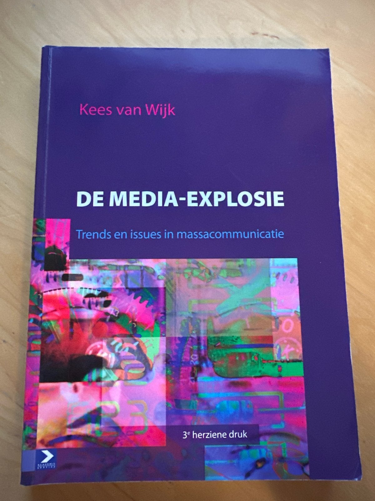 De Media-Explosie: Trends en issues in massacommunicatie, Ophalen of Verzenden, Gelezen, Media